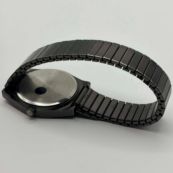 Black & Gold Men’s Watch - Picture 4 of 4